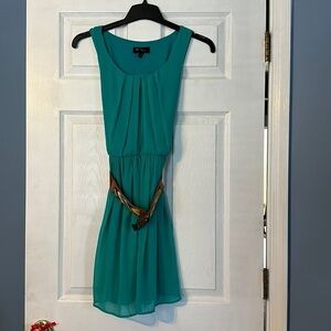 BCX womens sleeveless dress with belt; size 8